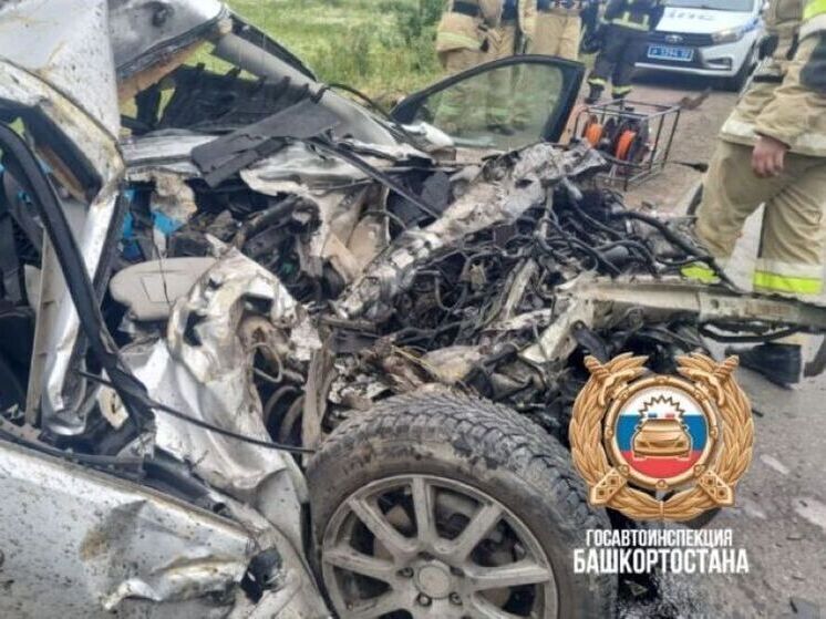 В Башкирии 27-летний водитель иномарки погиб в ДТП с грузовиком