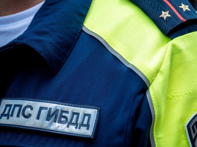 В Златоусте пьяный водитель прокатил инспектора вне салона автомобиля