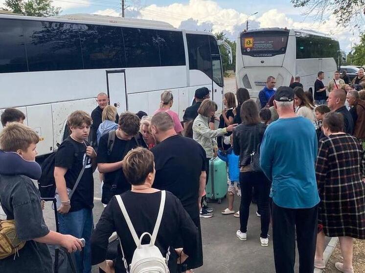 Новая группа акимовских детей отправилась на отдых в шеф-регион