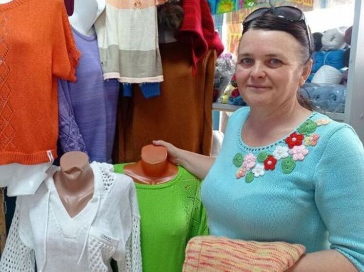 Надежда Беликчи живет в Прохоровке
Вязальное ателье Надежды Беликчи находится в самом центре Прохоровки Белгородской области