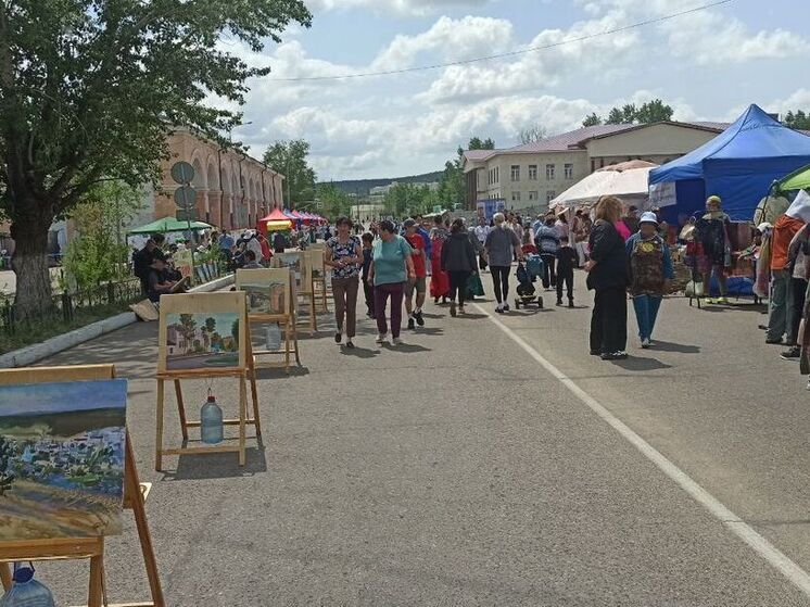 Художники Бурятии провели пленэр в Кяхте
