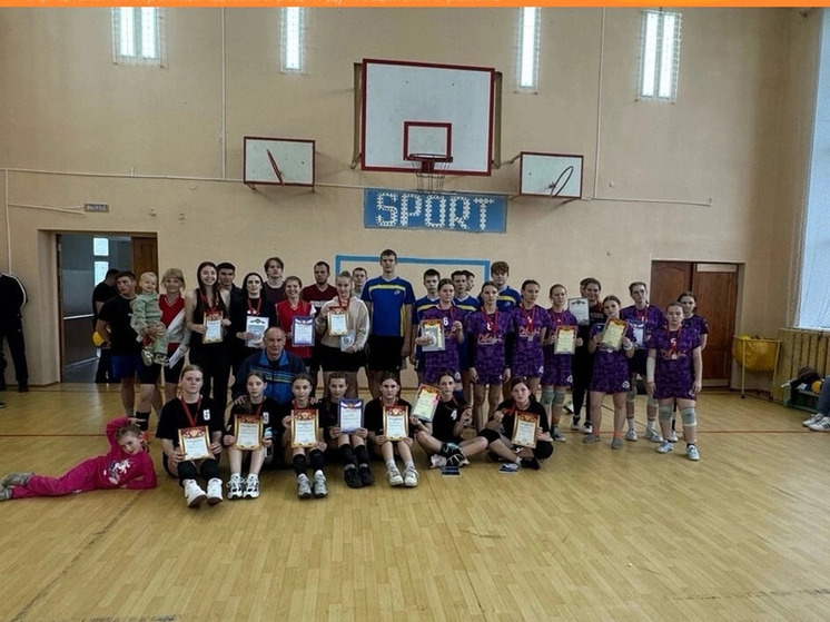 В Озерном прошёл межрегиональный турнир по волейболу