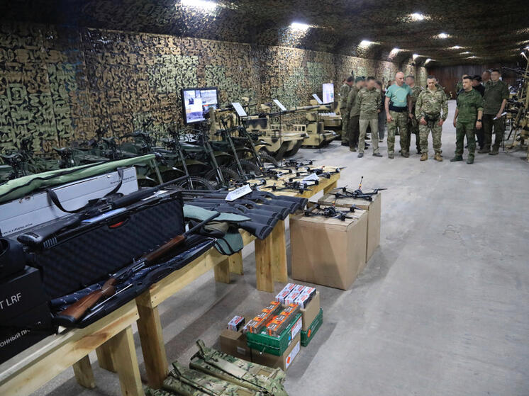 Зампред правительства России Трутнев посетил Курск и Донецк в День России