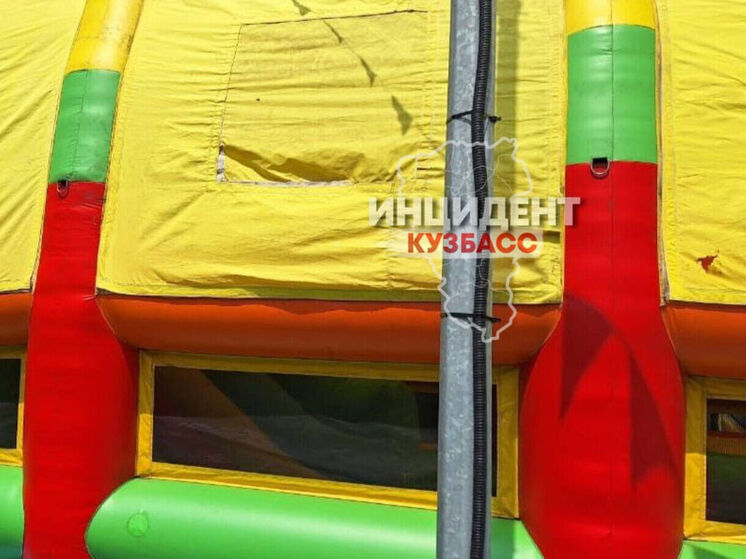 Ребёнок сорвался с высоты на батуте в Кузбассе