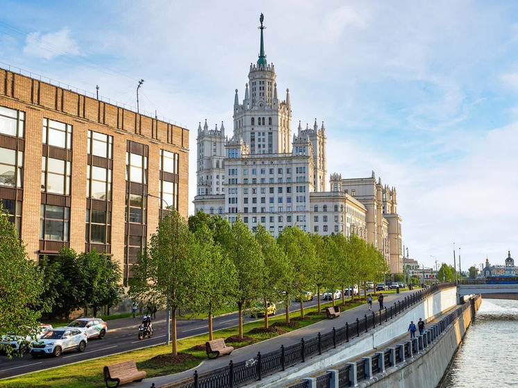 В Москве более 700 деревьев украсили благоустроенные набережные Яузы