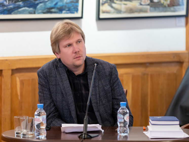 Композитор Александр Скрябин, как и многие его коллеги, бывал в Крыму, но не часто. В одном из воспоминаний он признался: «Крым остался для меня раем земным. Может быть, поэтому я так редко туда приезжал. Все боялся разрушить что-то дорогое в своей душе». О поездках гения в Крым и не только о них беседуем с Владимиром Попковым, заведующим отделом научной работы Мемориального музея А. Н. Скрябина в Москве.