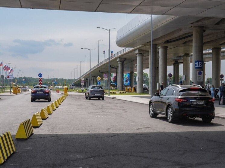 В Пулково открыли третью трассу для легковых автомобилей и такси