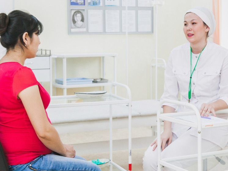 В Югре более 13 тысяч медиков получили специальные социальные выплаты
