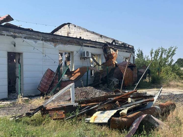 Судьбой разрушенной ВСУ врачебной амбулатории обеспокоены жители Чонгара