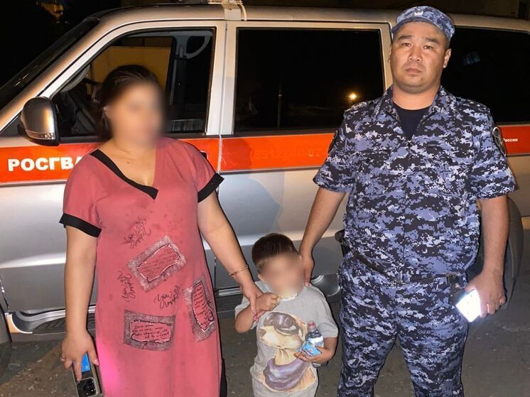 В Астрахани потерянного четырехлетнего мальчика вернули родителям