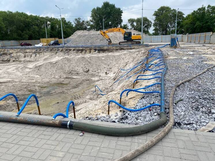 Сточные воды в Воронежское водохранилище идут со стойплощадки на левом берегу