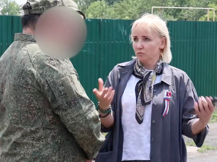 Временно исполняющая обязанности губернатора Еврейской автономной области Мария Костюк совершила рабочую поездку в Донецкую Народную Республику, где встретилась с военнослужащими 69-й бригады 35-й армии.