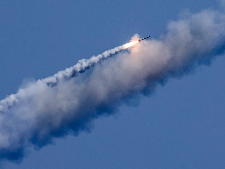 Вооруженные силы России использовали для недавнего удара по центрам принятия решений в Киеве новейшее оружие не хуже баллистической ракеты средней дальности «Орешник»