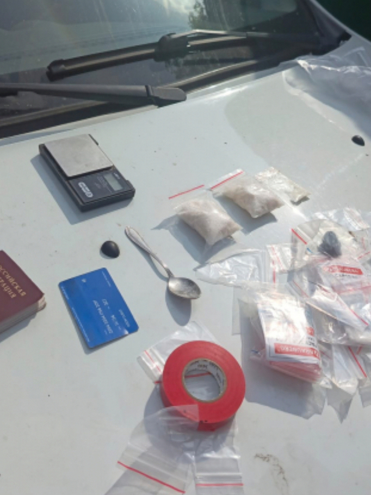 В Орле около озера Светлая жизнь задержали закладчика