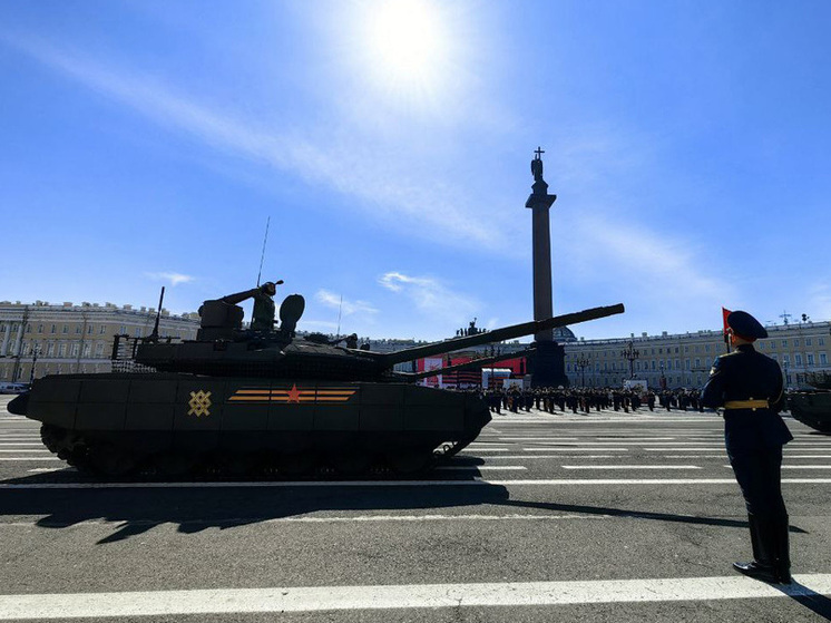 Парады Победы — одно из доказательств тому, что жители России воспитали мужчин, достойных памяти своих предков — участников Великой Отечественной вой­ны. Сегодня сложно представить парад Победы без расчета бойцов СВО. Герои нашего времени, удостоенные государственных наград, отдают дань памяти дедам и прадедам, вое­вавшим с нацизмом.