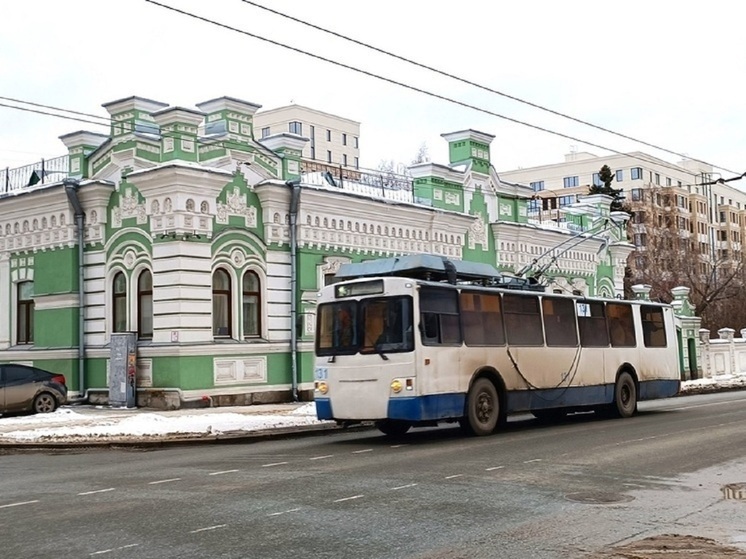 На Уралмаше задымился троллейбус