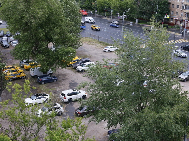В Госдуму внесли проект, позволяющий властям штрафовать водителей за парковку