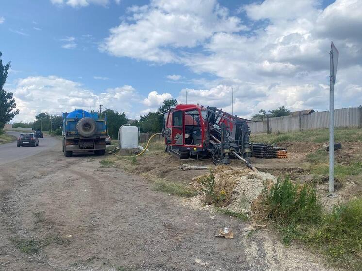 Шефы начали прокладывать водопровод в селе Новомлиновка