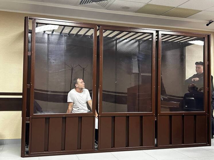 В Барнауле продолжается судебный процесс над бывшим владельцем турбазы «Империя туризма» Артемом Бакуровым, которого обвиняют в убийстве конкурента, совершенном еще в 2005 году