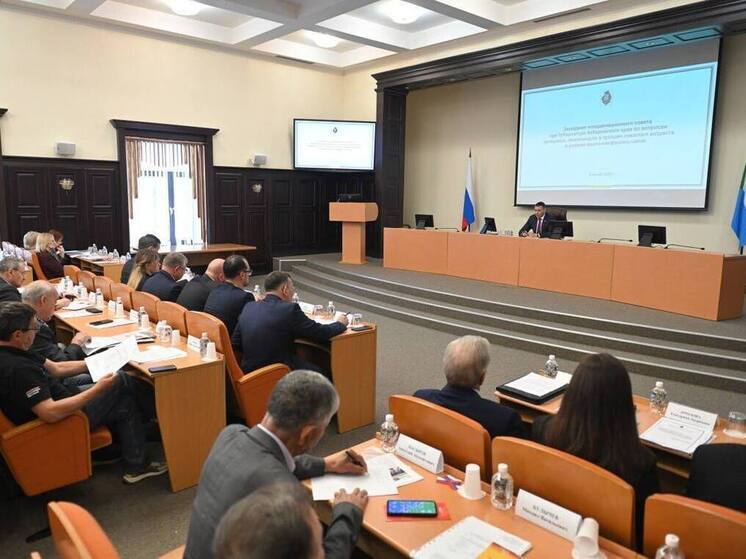 Молодежь должна видеть живой пример
Губернатор Хабаровского края Дмитрий Демешин провел рабочую встречу с представителями ветеранских организаций