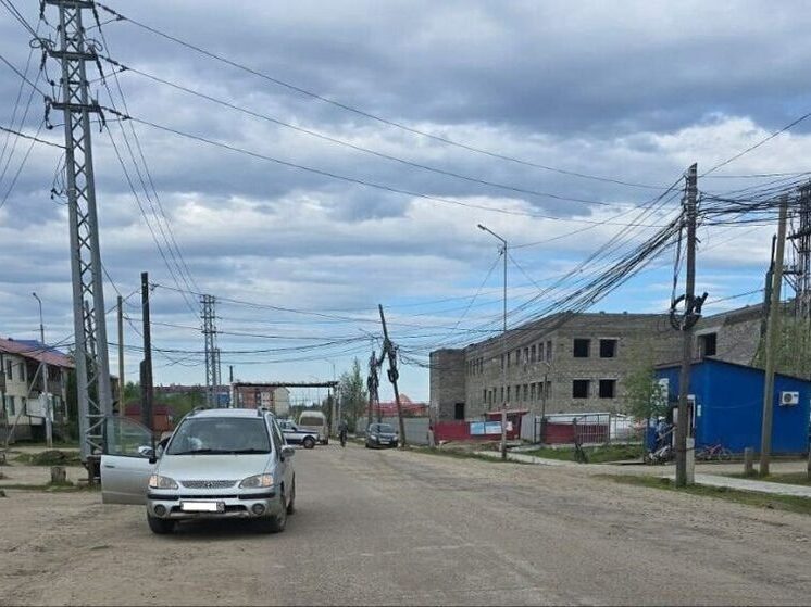 В Сунтаре женщина-водитель сбила пенсионерку, пострадавшая госпитализирована