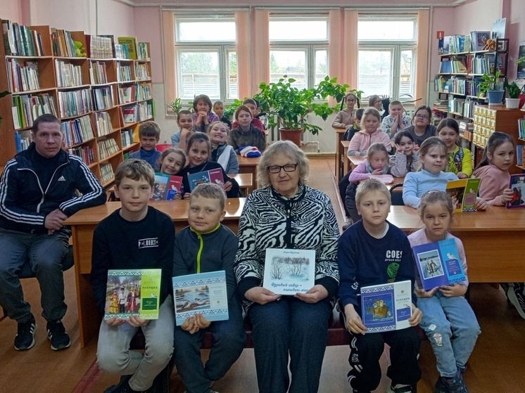 В школе поселка Искателей прошла встреча с поэтессой