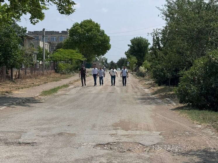 В двух селах Сакского района начался ямочный ремонт дорог