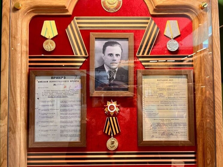 На ПМЭФ-2025 воссоздали аллею Славы в честь фронтовиков — среди них отец Путина