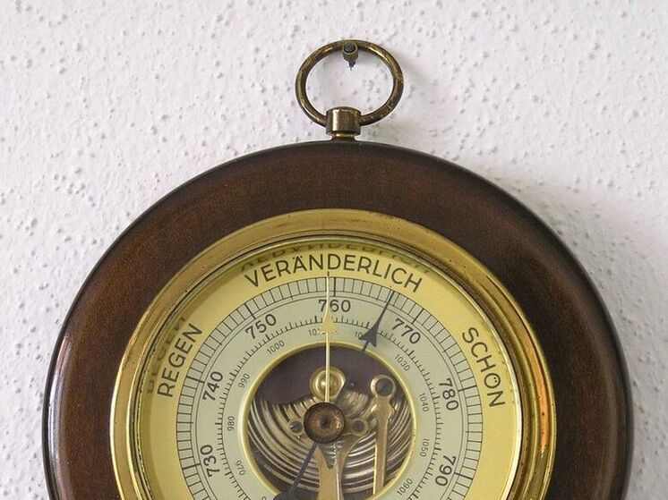 Синоптик Леус предупредил жителей Москвы об очень низком атмосферном давлении