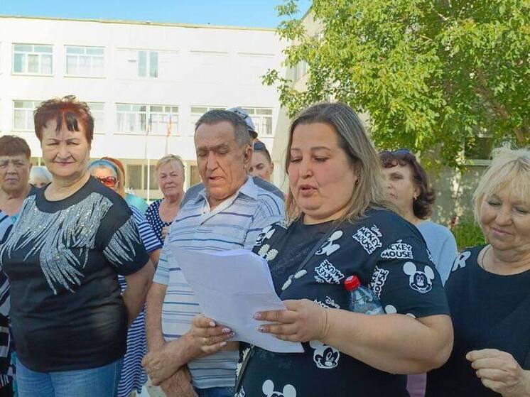 Представители администрации Луганска провели встречу с жителями квартала Героев Сталинграда