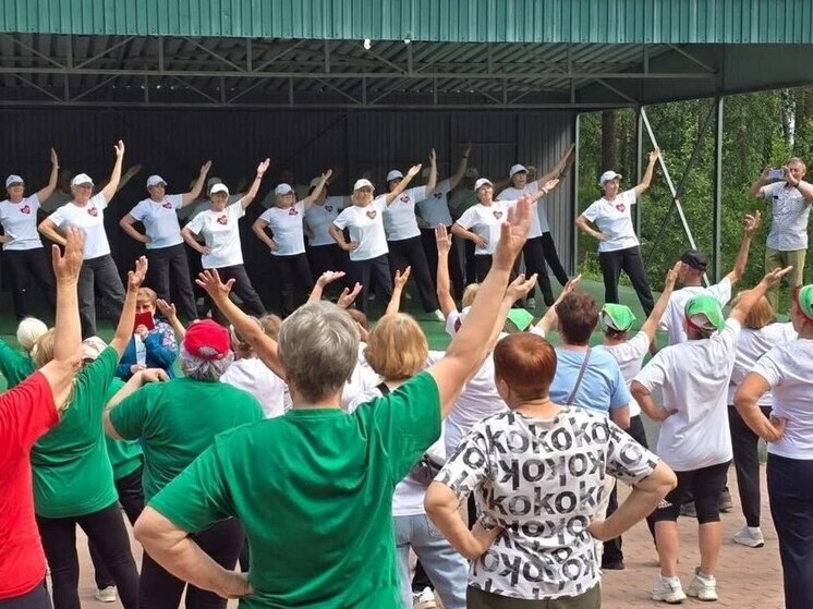 Пенсионеры Свердловского района соревновались в роще "Звездочка"
