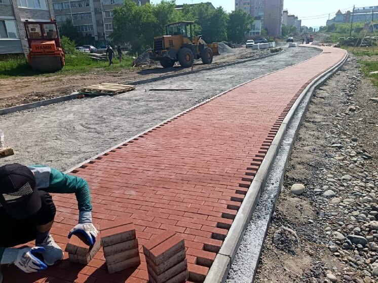 Молодняков рассказал о преображении бульвара и регбийного поля в Саяногорске