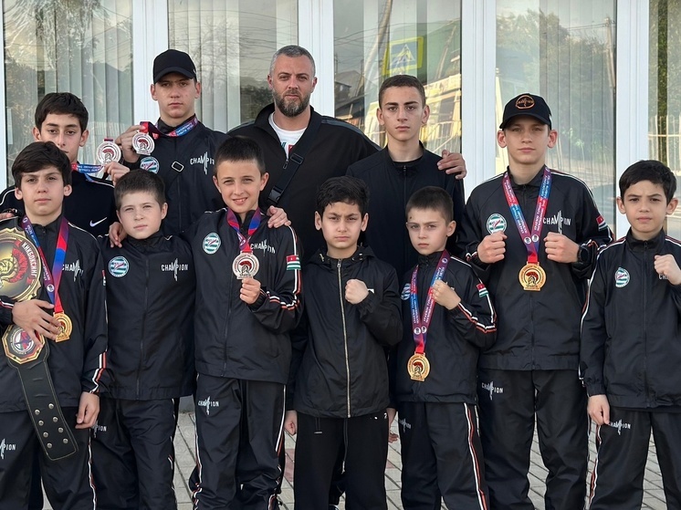 Четыре золотые медали привезли сочинские кикбоксёры с краевых соревнований