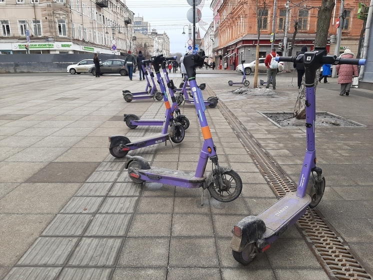 В Саратове введут штрафы за неправильную парковку самокатов