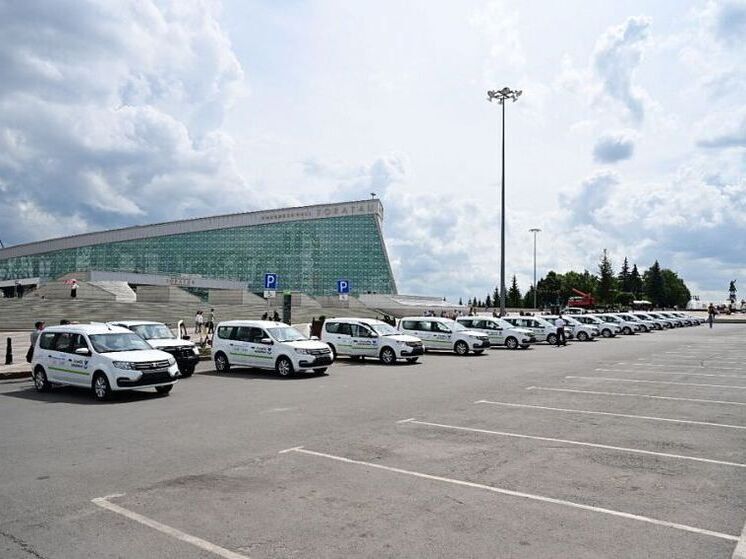 Радий Хабиров передал медучреждениям Башкирии 31 автомобиль