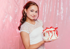 Ксения Гущина отмечает 18-летие: элегантная фотосессия и стильный переход во взрослую жизнь
