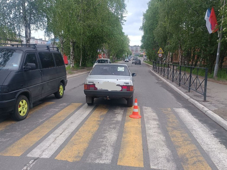 В Кандалакше на улице Первомайской водитель ВАЗа сбил женщину на зебре