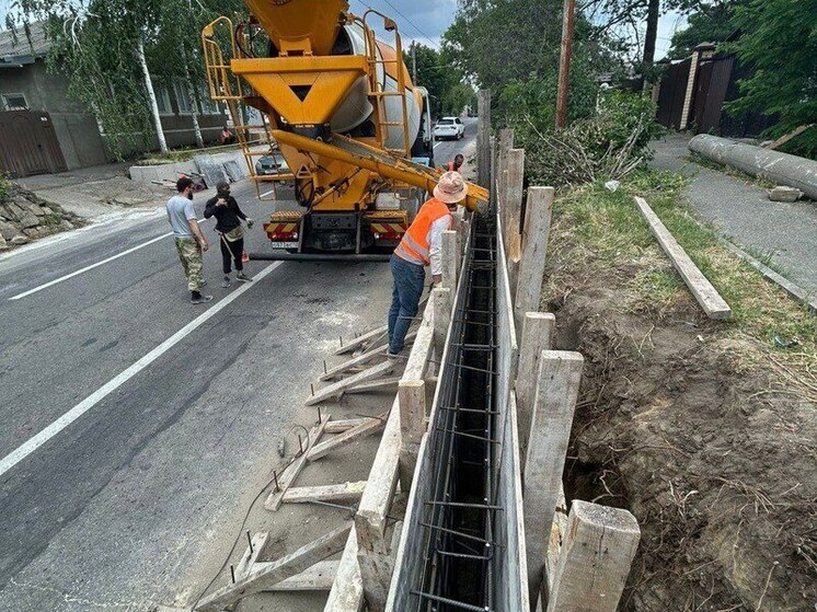 Мэр Ставрополя проверил ход ремонта  подпорной стены по улице Л. Толстого