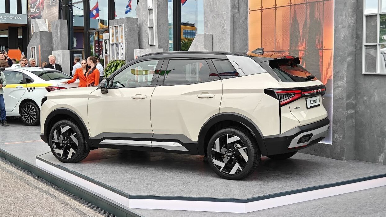 Появились кадры салона новой Lada Azimut