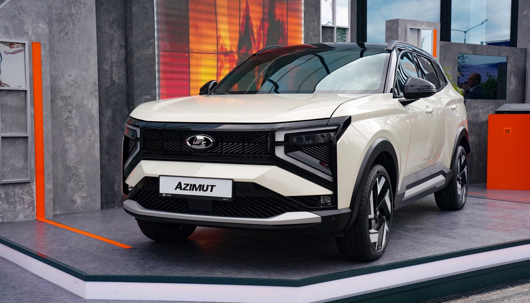 Фото: презентация новых автомобилей LADA Azimut, LADA Aura и NIVA Travel на ПМЭФ-2025