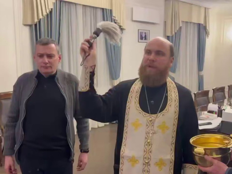 Хинштейн надеется на исчезновение «наследия» Смирнова после освящения кабинета