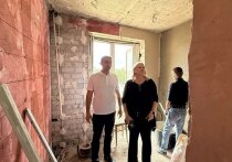 В Курске временно исполняющая обязанности министра восстановления и развития приграничья региона Елена Атанова проверила восстановительные работы в трёх многоэтажках, пострадавших в апреле текущего года в результате атак Вооружённых сил Украины