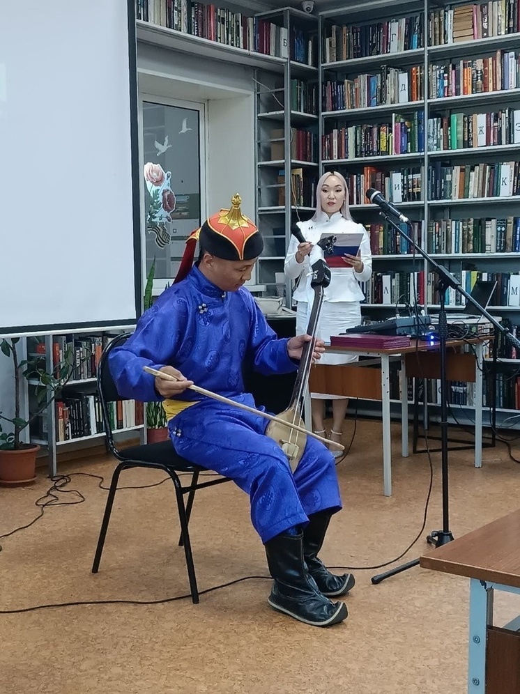 Вышла в свет  книга «Четверостишия для детей» (Чаштарга дөрттээн одуруглар)