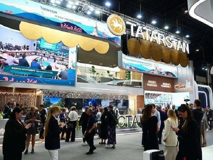 Делегация Татарстана во главе с Раисом принимает участие на ПМЭФ в Санкт-Петербурге