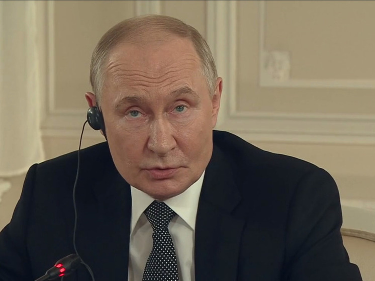 Владимир Путин, отвечая на вопрос агентства Рейтер о намерении Израиля сменить режим в Иране, дал понять, что скептически относится к такому развитию событий