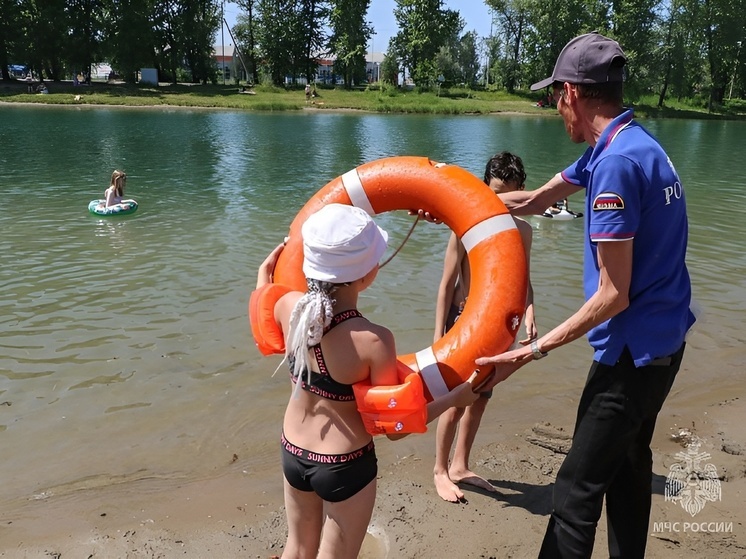 На пляже столицы Хакасии отдыхающим рассказали о правильном поведении у воды