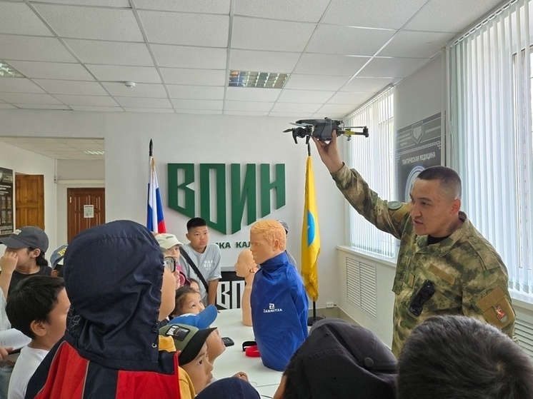 Калмыцкие школьники попробовали управлять дронами