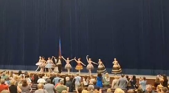 Зрители "заставили" Цискаридзе трижды выйти на поклон, а артистов - четырежды: видео