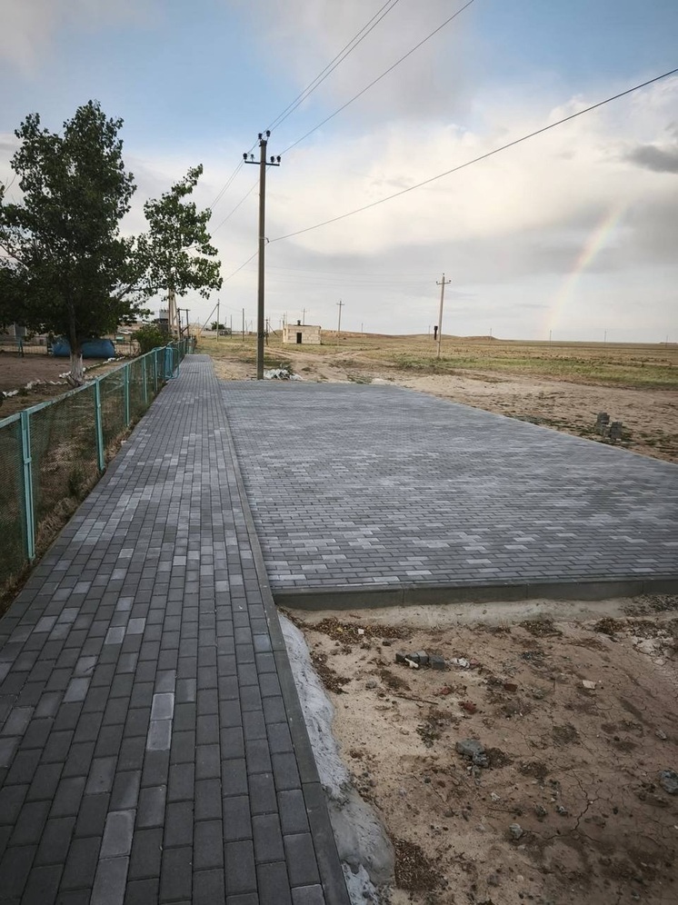 В поселке Калмыкии обустроили тротуар