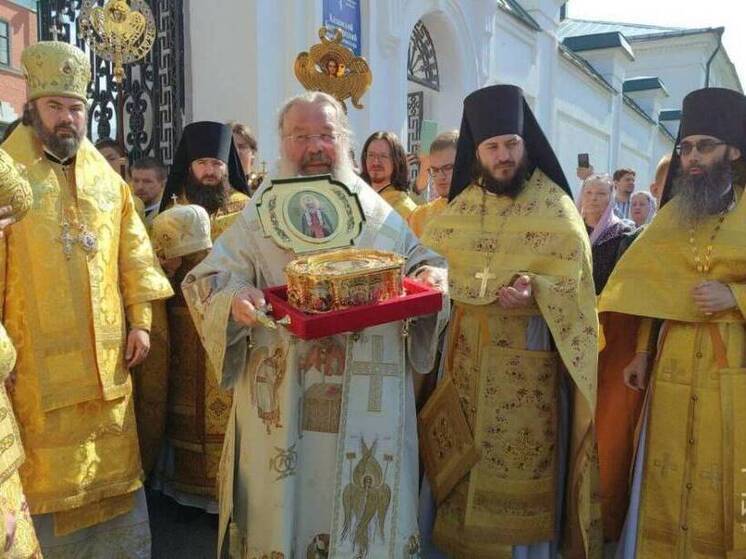В Казани встретили ковчег с мощами святителя Тихона, Патриарха Московского и всея Руси